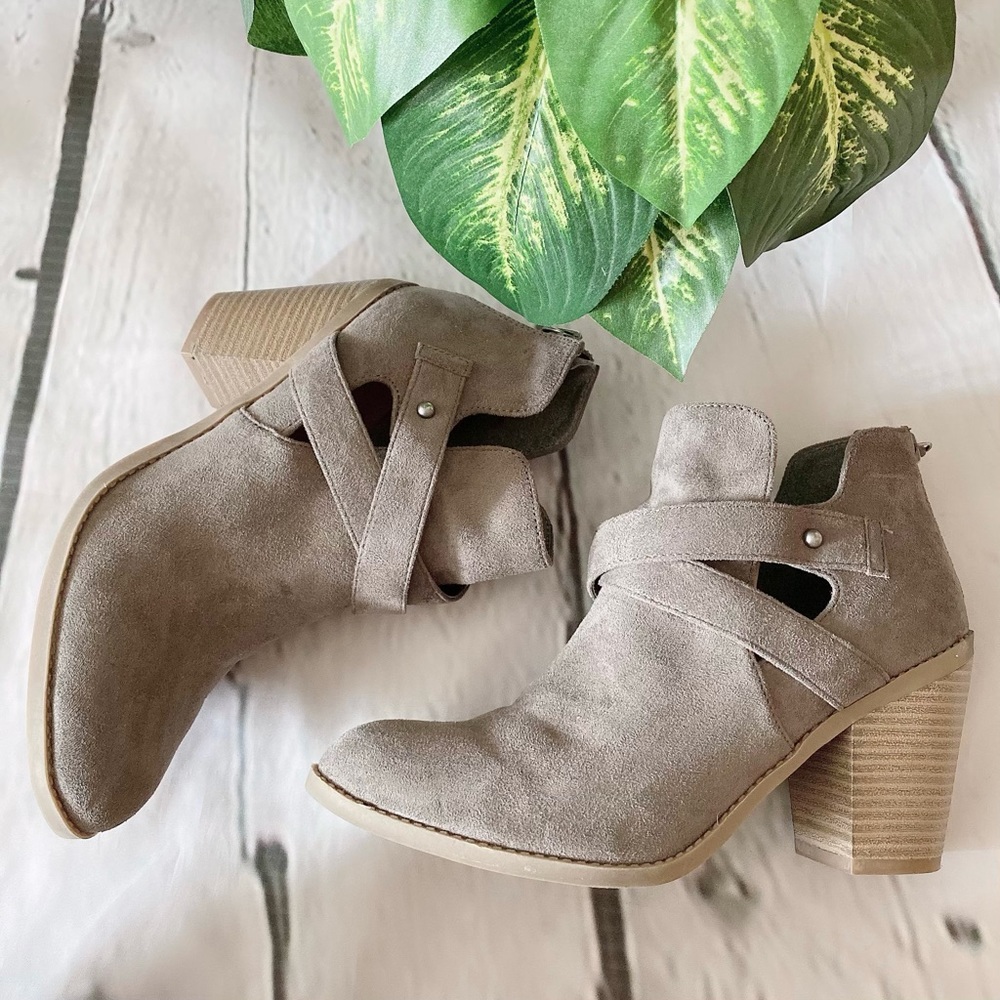 Ankle Boots Cutout Style Winter Booties - Greyish/Brownish - Size 8